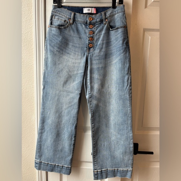 Cabi 6 Light Wash Palm Beach Crop Blue Button-Fly Jeans - Picture 3 of 9